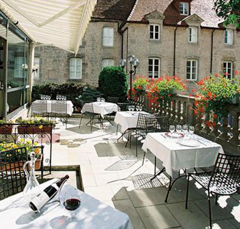 Logis Hotel Le Cheval Blanc Langres Exterior photo